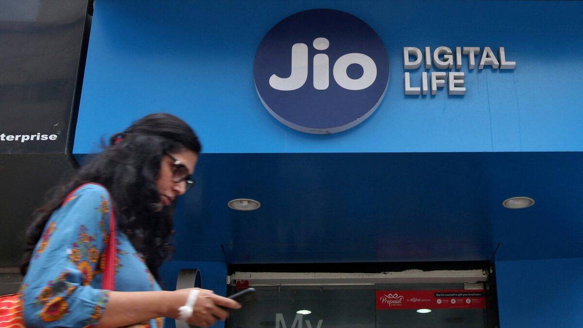 New Year's gift to crores of Jio users, tension of expensive recharge is over, 20GB extra data in 72 day plan.