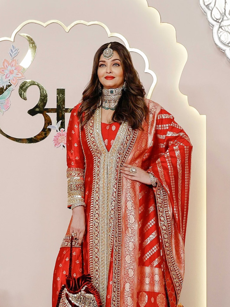 Aishwarya Rai-Inspired Salwar Kameez Ideas For Mature Women