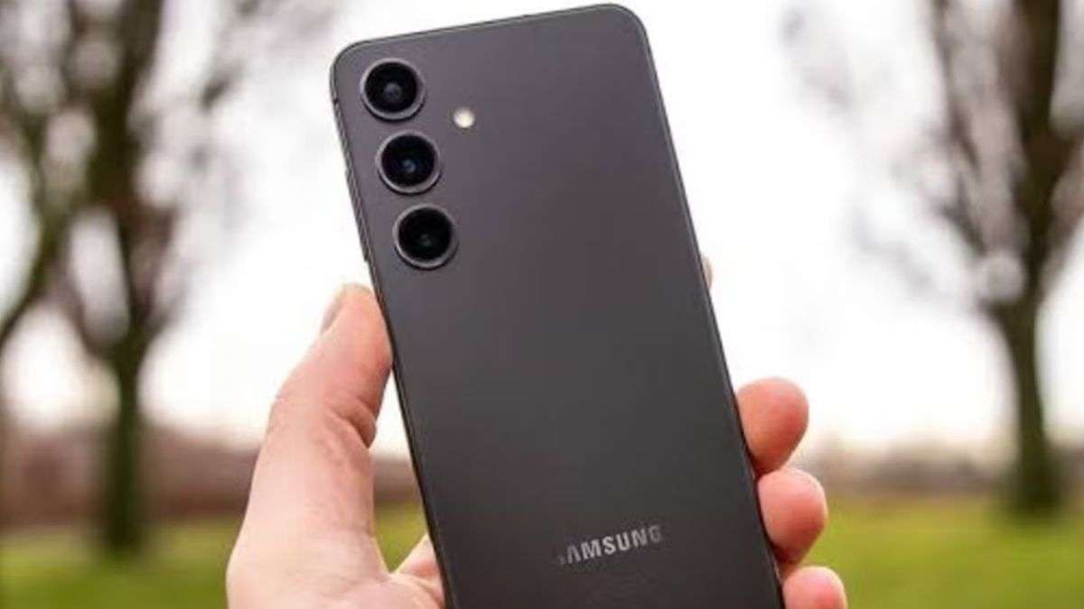 New Year discount offer for Samsung Galaxy S24 5G 256GB, price dropped in Flipkart