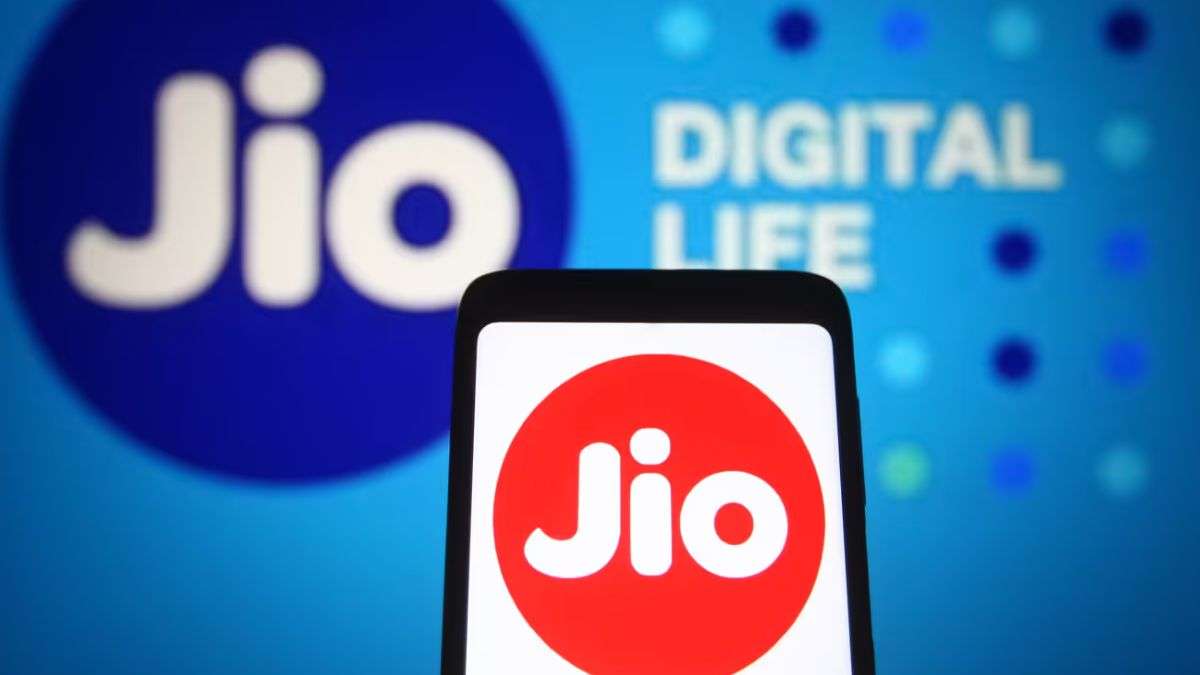 This cheap recharge plan is going to be removed from Jio's list, it offers a lot of things with long validity.