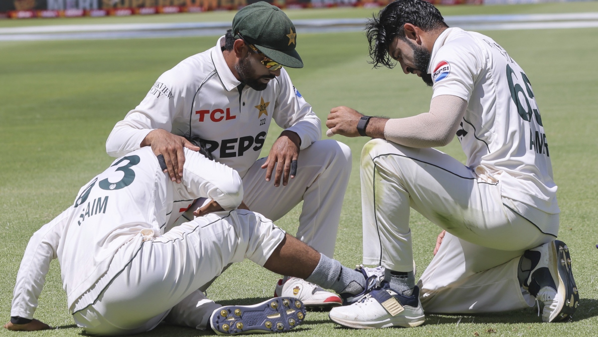 SA vs PAK: Pakistan team got a big shock, the player was sent to the hospital on a stretcher straight from the field.