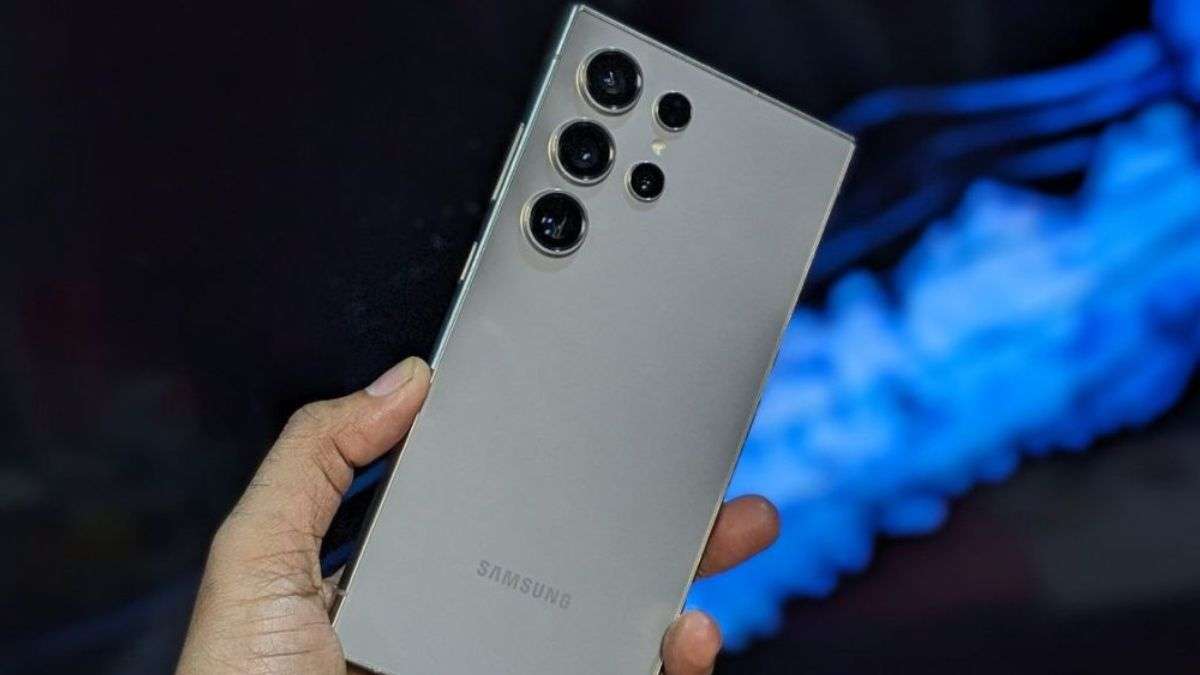 Samsung got users' fun, now by this month, the green line screen will be replaced for free