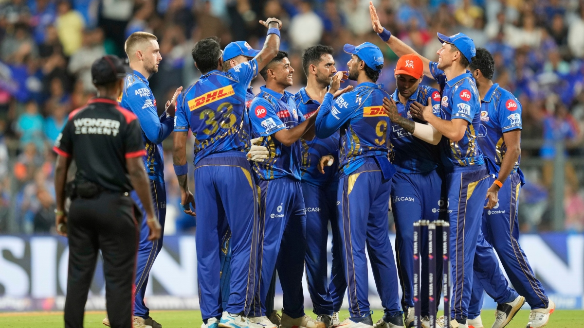 Mumbai Indians went on a big trick before IPL playoffs, announced the replacement of 3 players together